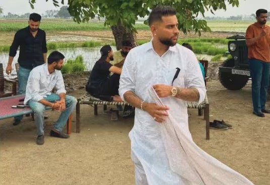 ਮੁਆਫੀ ਮੰਗਣ ਤੋਂ ਬਾਅਦ ਕਰਨ ਔਜਲਾ ਭਾਰਤ ਵਾਪਸ; ਮਹਿਲਾ ਕਮਿਸ਼ਨ ਸਾਹਮਣੇ ਜਲਦੀ ਹੋਣਗੇ ਹਾਜ਼ਰ…