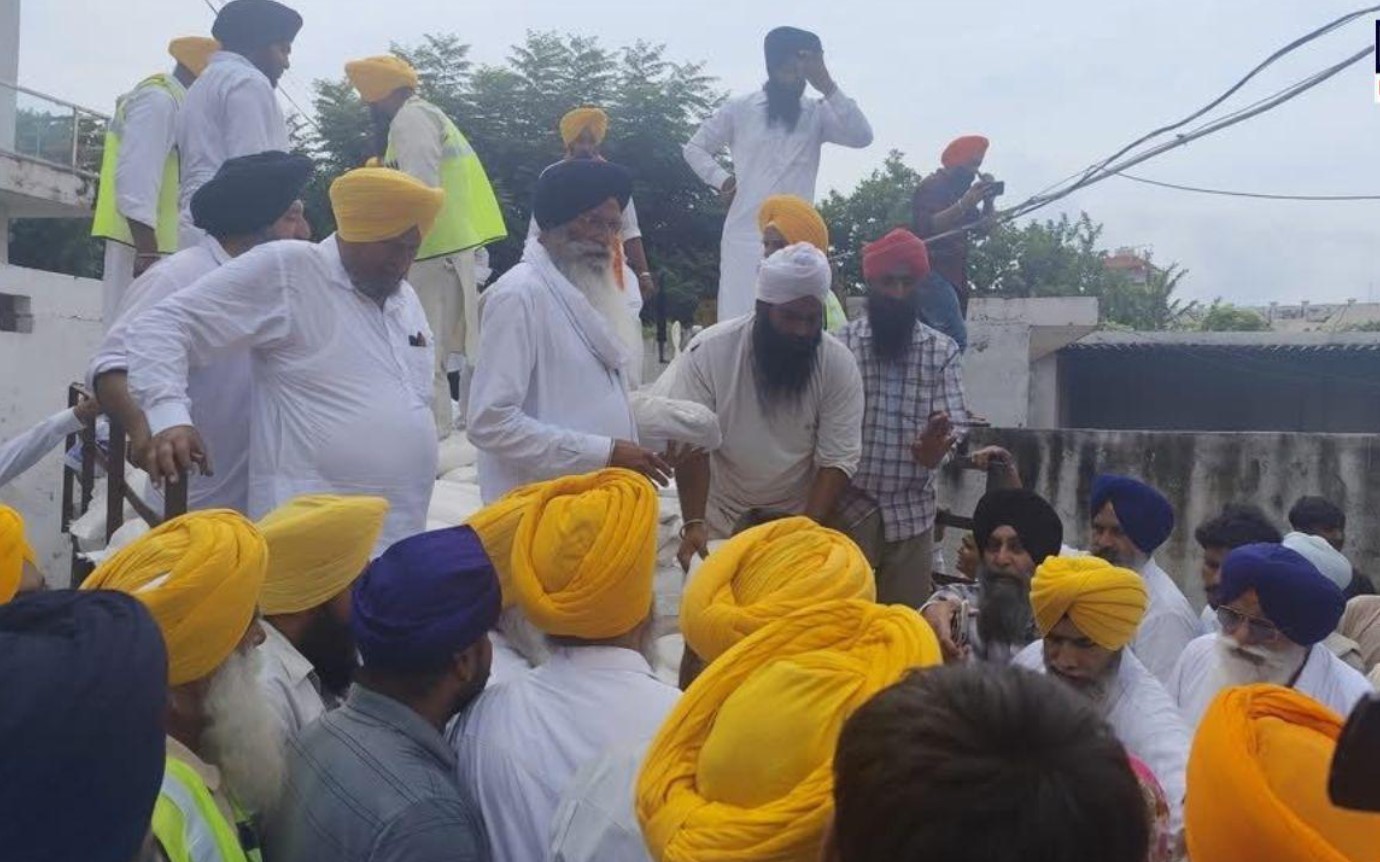SGPC ਪ੍ਰਧਾਨ ਹਰਜਿੰਦਰ ਸਿੰਘ ਧਾਮੀ ਵੱਲੋਂ ਹੜ੍ਹ ਪ੍ਰਭਾਵਿਤ ਇਲਾਕਿਆਂ ਦਾ ਦੌਰਾ, ਪੀੜਤਾਂ ਨੂੰ ਸਹਾਇਤਾ ਦਾ ਭਰੋਸਾ