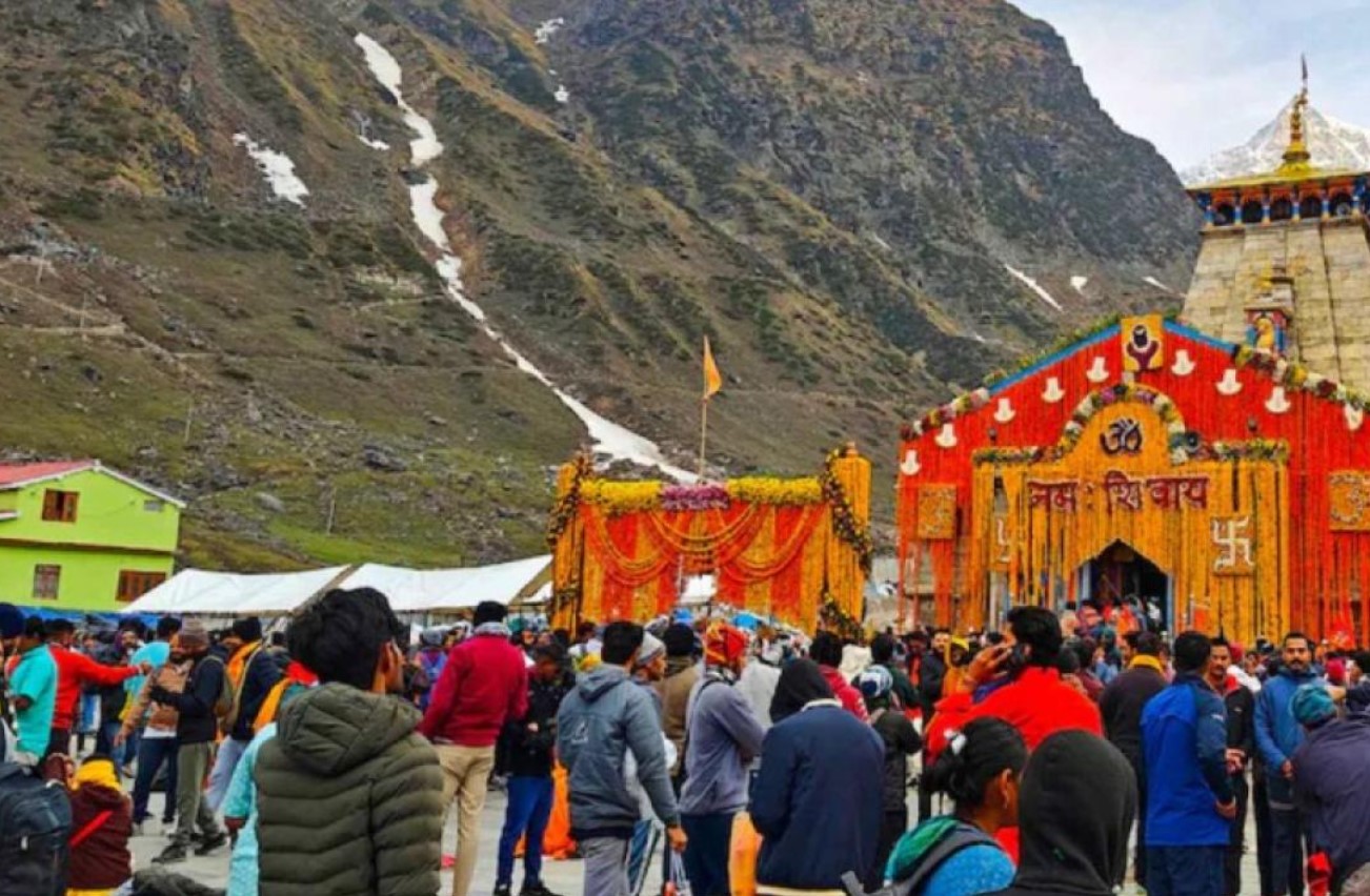 ਚਾਰਧਾਮ ਯਾਤਰਾ ਮੁੜ ਸ਼ੁਰੂ : ਸ਼ਰਧਾਲੂਆਂ ਦੇ ਚਿਹਰਿਆਂ ’ਤੇ ਖੁਸ਼ੀ ਦੀ ਲਹਿਰ, ਰਜਿਸਟ੍ਰੇਸ਼ਨ ਪ੍ਰਕਿਰਿਆ ਤੁਰੰਤ ਕੀਤੀ ਗਈ ਸ਼ੁਰੂ…