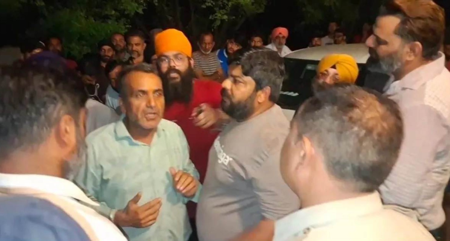ਜਲੰਧਰ ‘ਚ ਦੁਕਾਨਦਾਰਾਂ ਨਾਲ ਬਦਸਲੂਕੀ, ਸ਼ਿਕਾਇਤ ਕਰਨ ਪਹੁੰਚੇ ਤਾਂ ਪੀੜਤ ਨੂੰ ਹੀ ਧਮਕੀ; ਮੌਕੇ ‘ਤੇ ਭਾਰੀ ਹੰਗਾਮਾ…