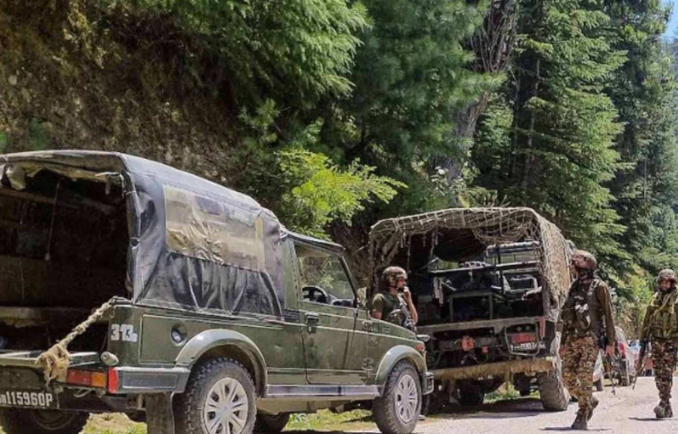 Jammu Kashmir News : ਕੁਲਗਾਮ ਵਿੱਚ ਸੁਰੱਖਿਆ ਬਲਾਂ ਅਤੇ ਅੱਤਵਾਦੀਆਂ ਵਿਚਕਾਰ ਭਿਆਨਕ ਮੁੱਠਭੇੜ, 2-3 ਅੱਤਵਾਦੀਆਂ ਦੇ ਲੁਕੇ ਹੋਣ ਦੀ ਆਸ਼ੰਕਾ, 3 ਜਵਾਨ ਜ਼ਖਮੀ…