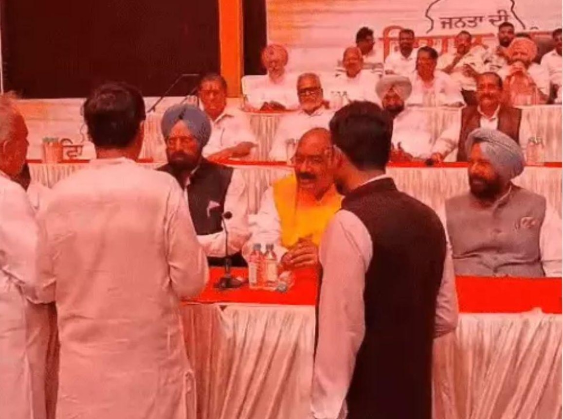 ਪੰਜਾਬ ਵਿੱਚ ਭਾਜਪਾ ਦੀ “ਜਨਤਾ ਦੀ ਵਿਧਾਨ ਸਭਾ” : ਆਮ ਆਦਮੀ ਪਾਰਟੀ ਉੱਤੇ ਖ਼ਜ਼ਾਨੇ ਦੇ ਦੁਰਉਪਯੋਗ ਅਤੇ ਹੜ੍ਹਾਂ ਦੀ ਲਾਪਰਵਾਹੀ ਦੇ ਗੰਭੀਰ ਦੋਸ਼…