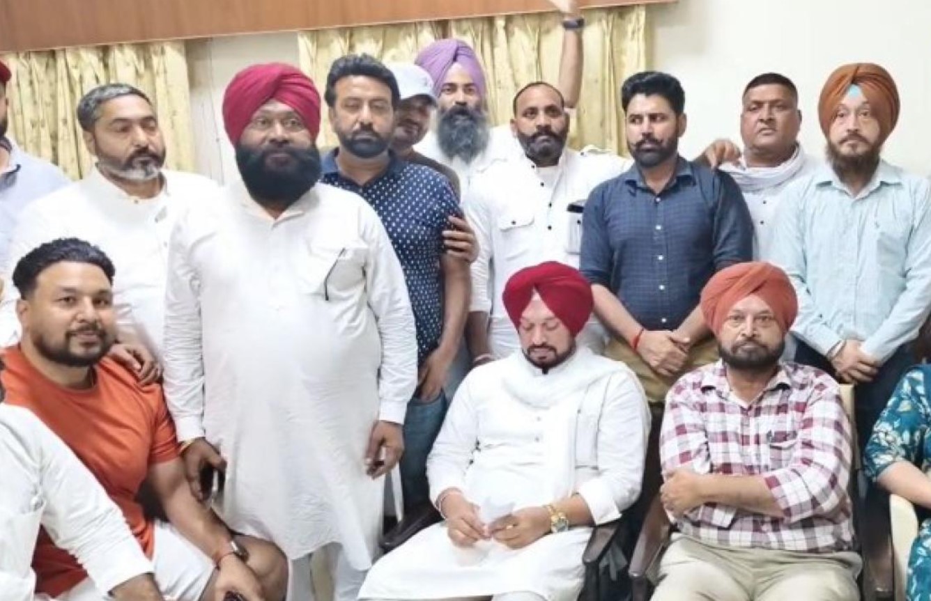 ਨਾਭਾ ਨਗਰ ਕੌਂਸਲ ਦੀ ਪ੍ਰਧਾਨ ਸੁਜਾਤਾ ਚਾਵਲਾ ਦਾ ਵਿਧਾਇਕ ਦੇਵ ਮਾਨ ਵੱਲੋਂ ਅਸਤੀਫਾ ਲਿਆ ਗਿਆ, ਪਤੀ ’ਤੇ ਕਿਸਾਨਾਂ ਦੀਆਂ ਟਰਾਲੀਆਂ ਚੋਰੀ ਕਰਨ ਦੇ ਗੰਭੀਰ ਆਰੋਪ…
