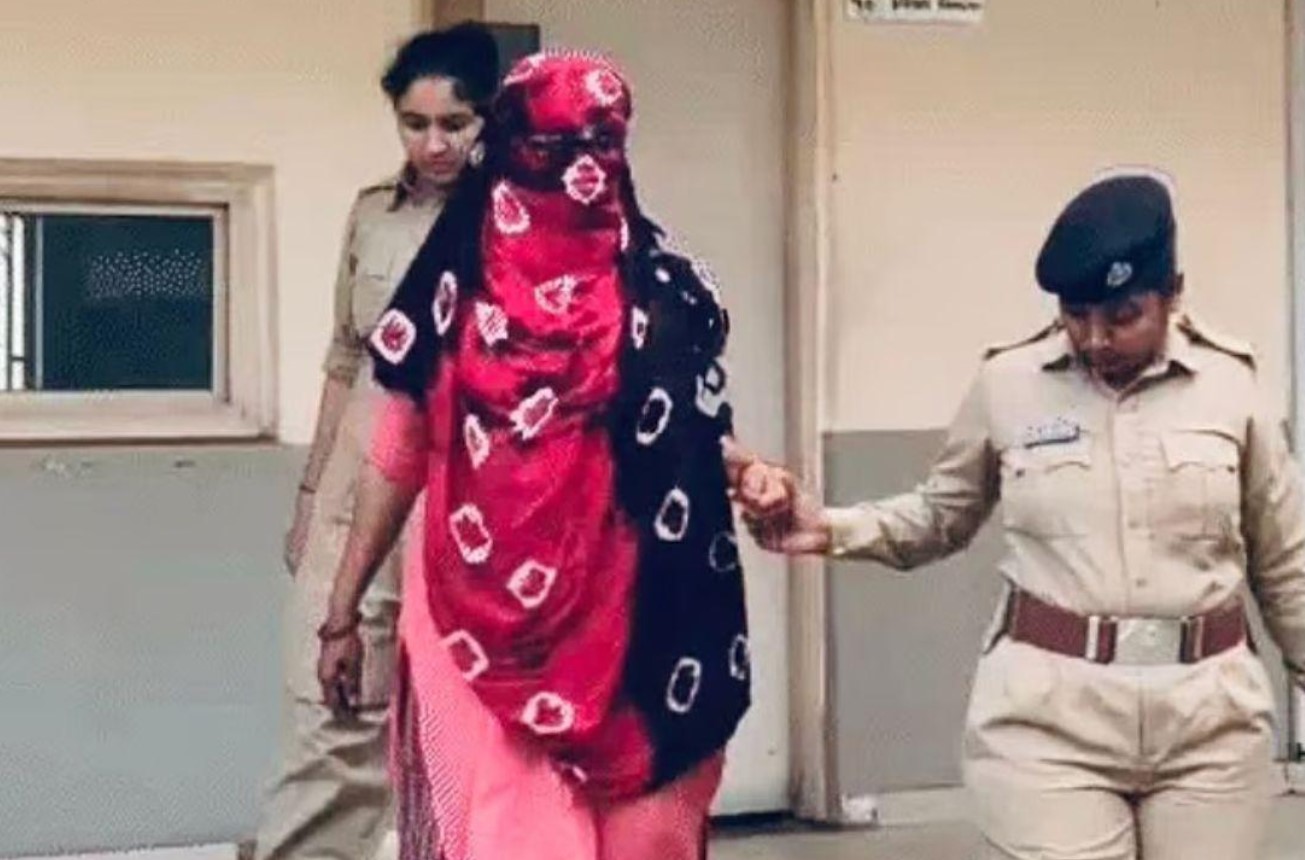 ਗੁਜਰਾਤ ਵਿੱਚ ਘਰੇਲੂ ਹਿੰਸਾ: ਮਹਿਲਾ ਨੇ ਪਤੀ ‘ਤੇ ਢਾਹਿਆ ਕਹਿਰ, ਉਬਲਦਾ ਪਾਣੀ ਤੇ ਤੇਜ਼ਾਬ ਨਾਲ ਜ਼ਖ਼ਮੀ…