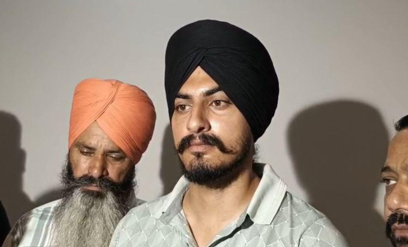 ਅੰਮ੍ਰਿਤਸਰ ਖ਼ਬਰ : 14 ਦਿਨਾਂ ਤੋਂ ਈਰਾਨ ਵਿੱਚ ਫਸਿਆ ਪੰਜਾਬੀ ਨੌਜਵਾਨ ਸੁਰੱਖਿਅਤ ਘਰ ਵਾਪਸ, ਏਜੰਟਾਂ ਨੇ ਮੰਗੀ ਸੀ 50 ਲੱਖ ਦੀ ਫਿਰੌਤੀ…